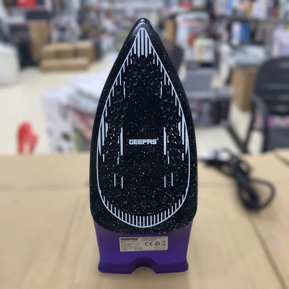 Geepas 7813 Auto-Temperature Steam Iron