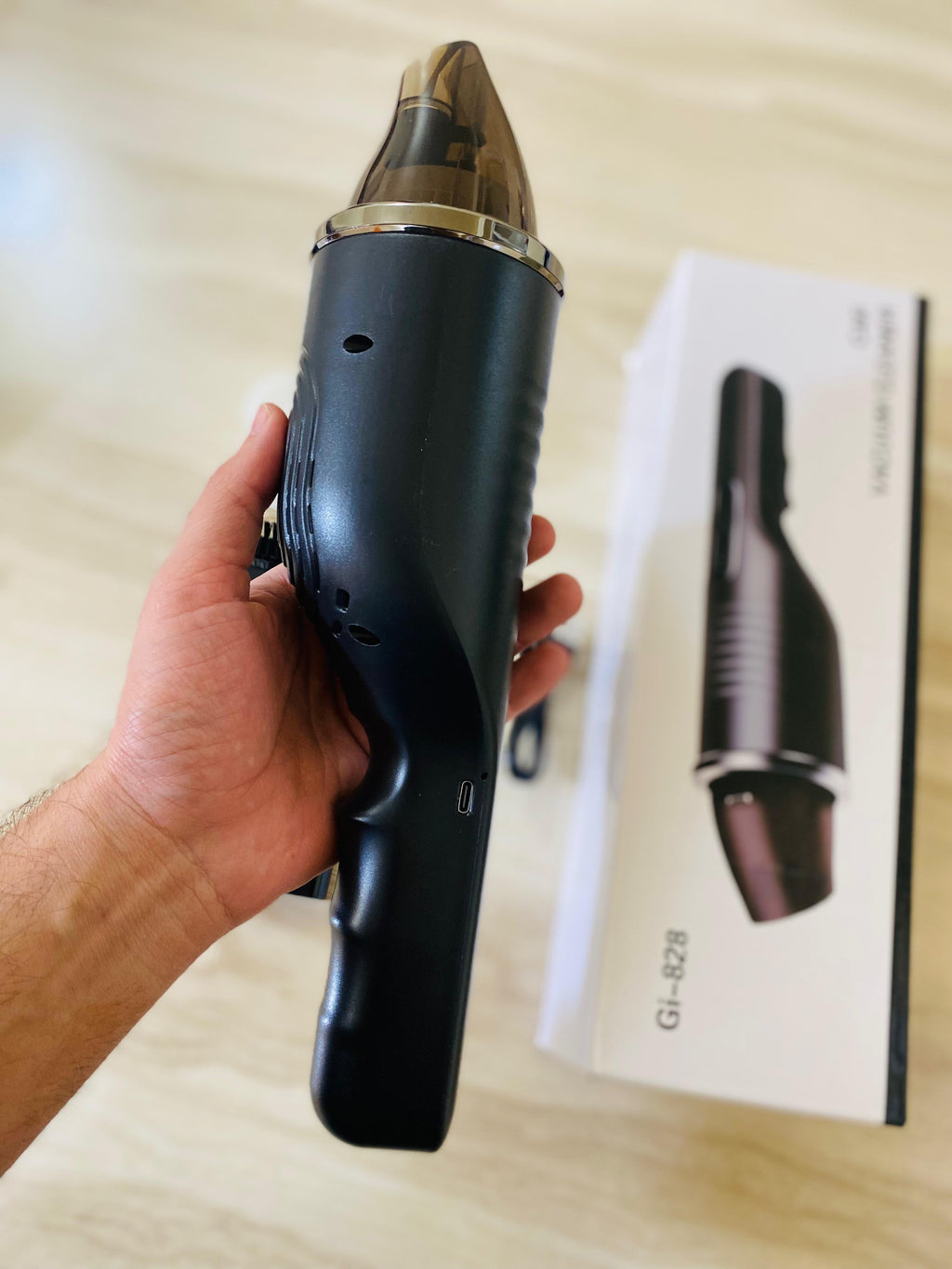 Car Vacuum Cleaner Gi-828  Gi-828 Multifunctional Handheld Vacuum Cleaner 9000Pa Strong Suction 80W 120Ml Portable Cordless Vacuum Cleaner Mite Predator