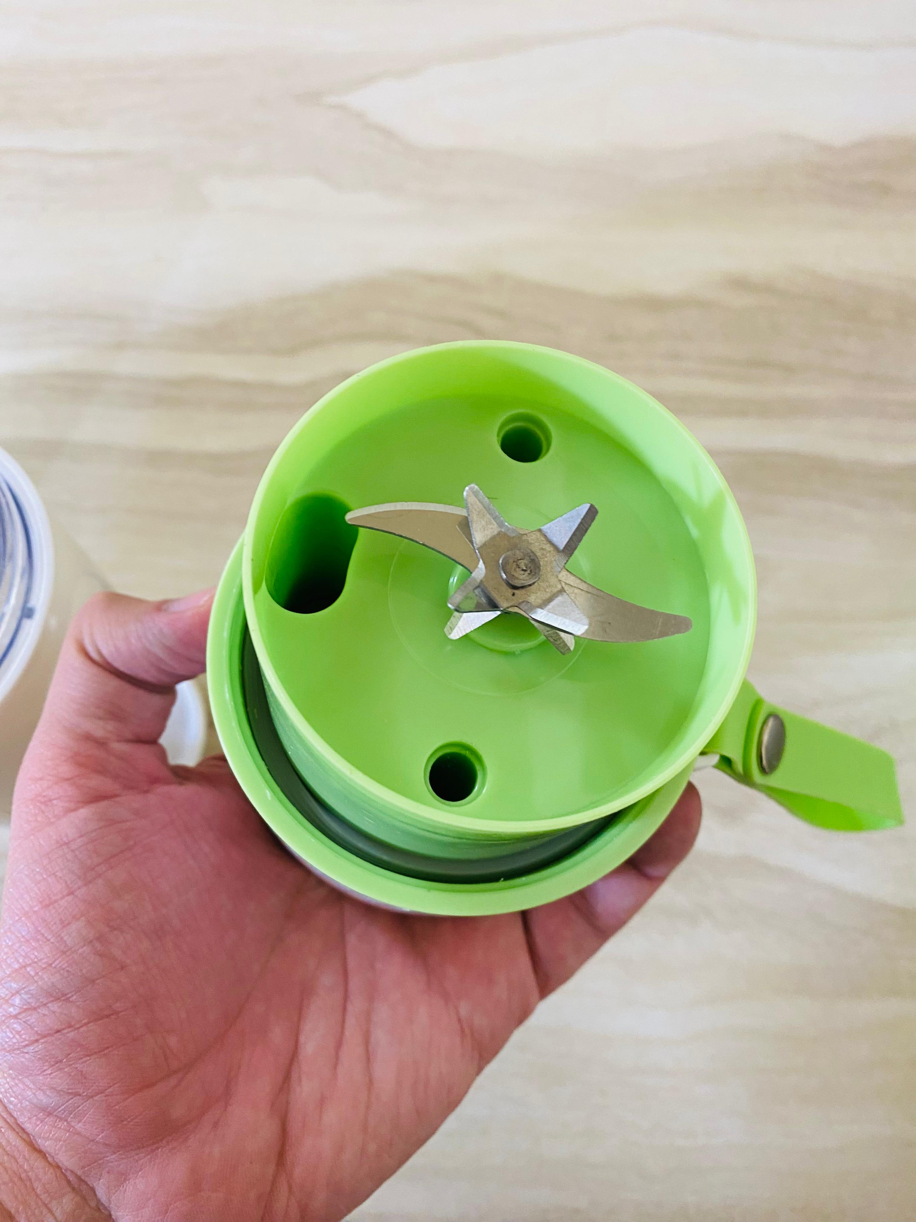Usb Rechargeable Juicer Blender- 8 Blades- Mini Portable Personal Size Juicer 350 Ml
