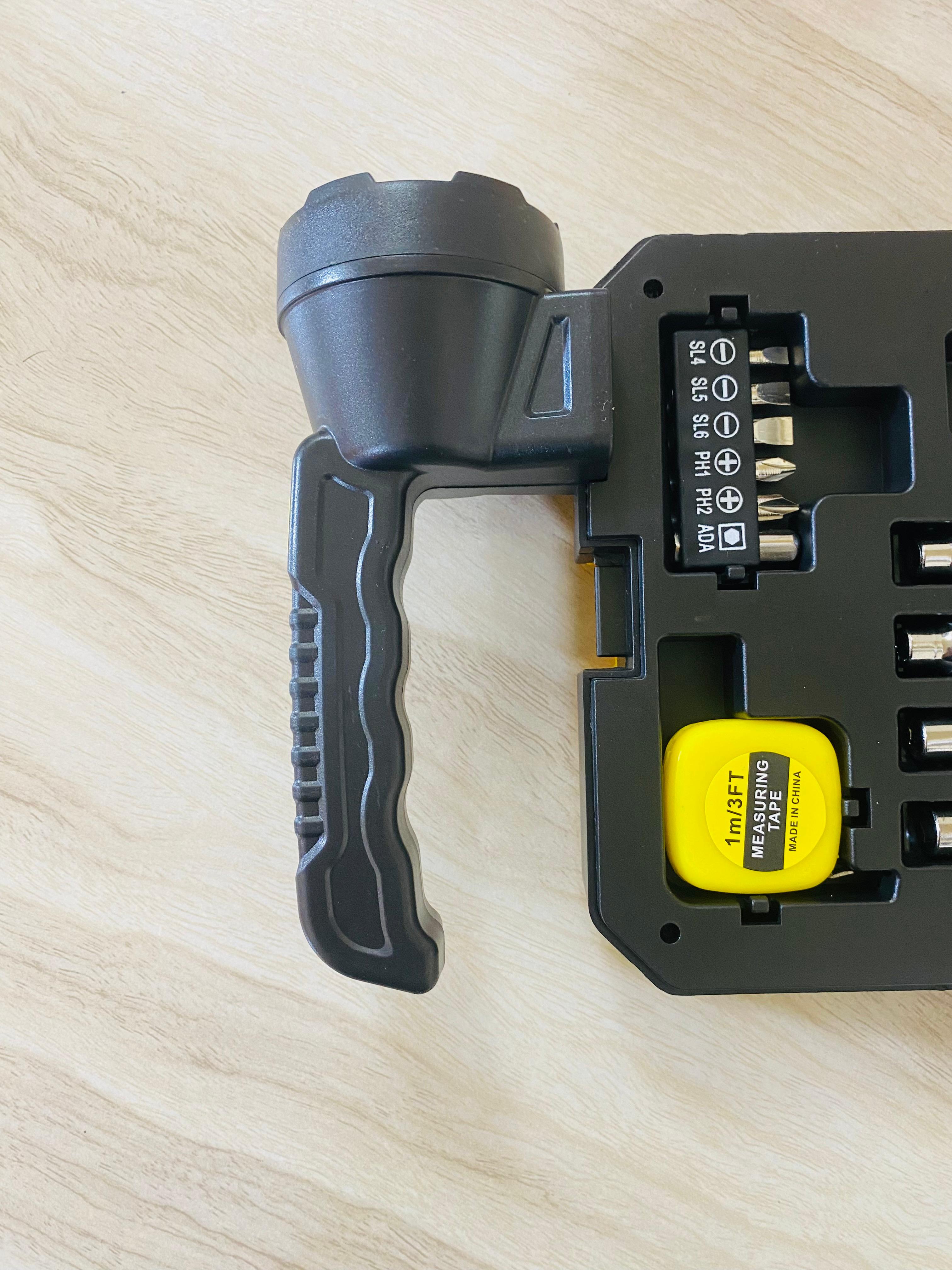 Solar Portable Lamp with Toolkit - Lot Imported
