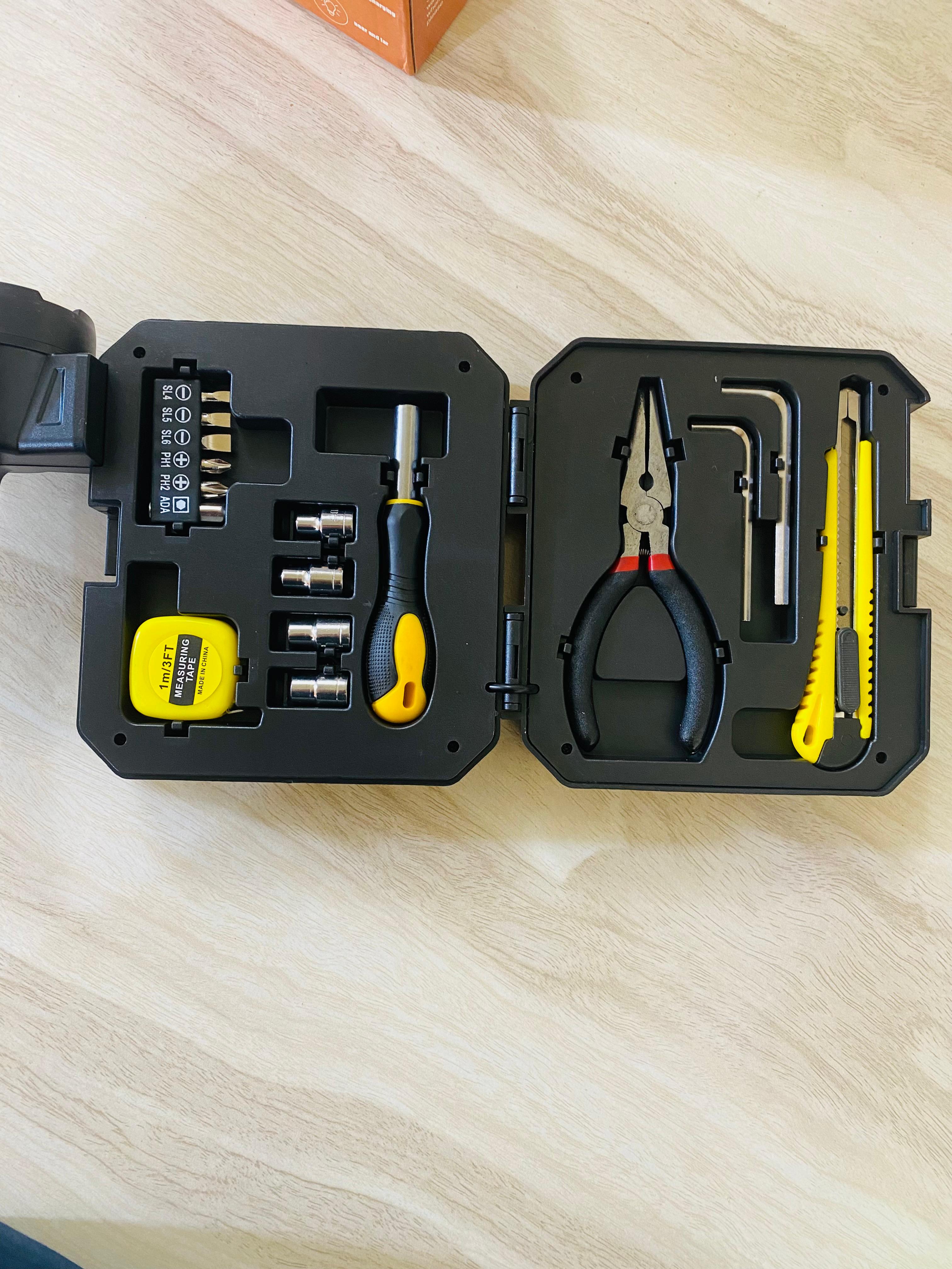 Solar Portable Lamp with Toolkit - Lot Imported