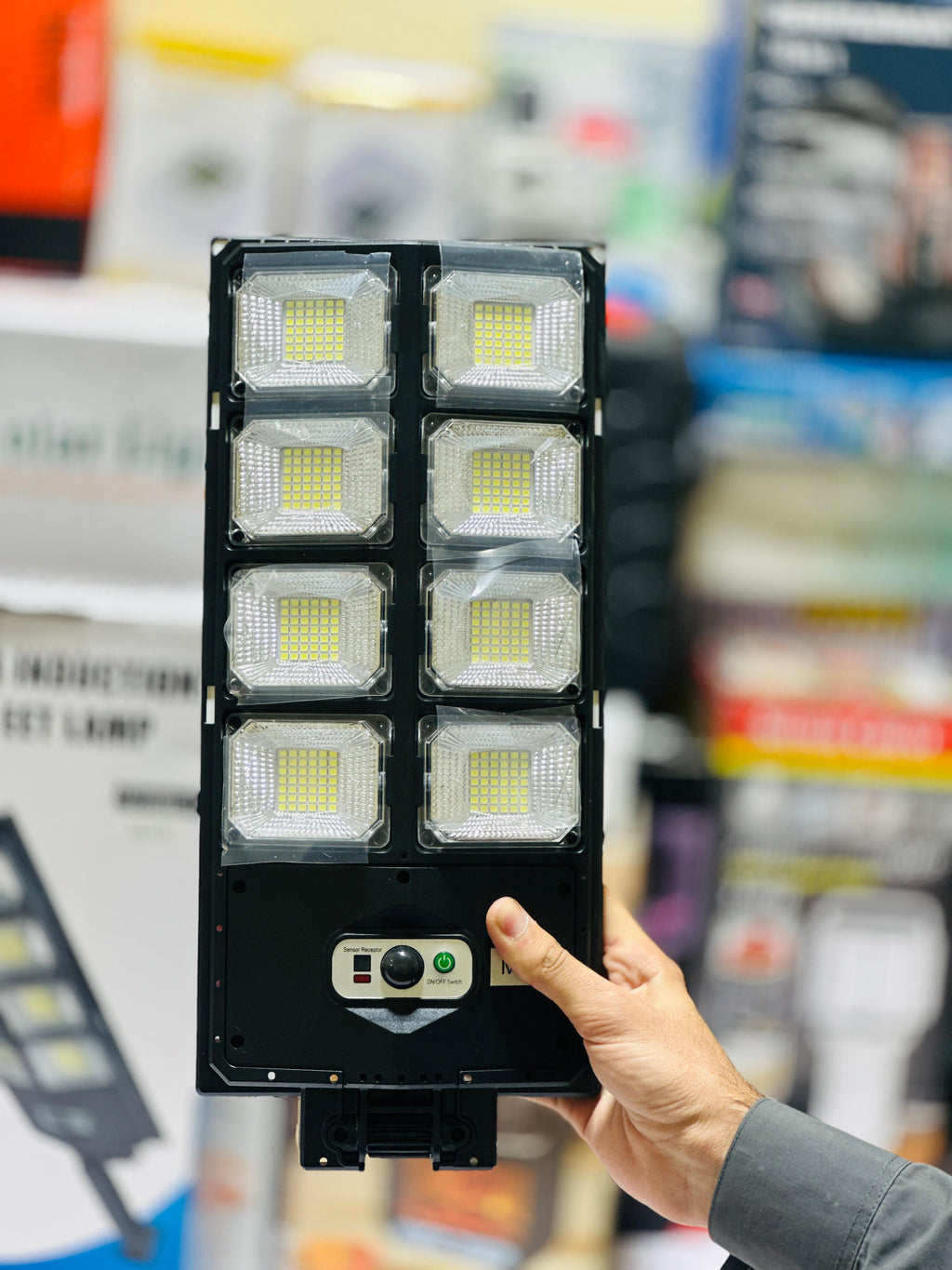 200W Solar Sensor Street Light | 8 Leds | IP 65 protected