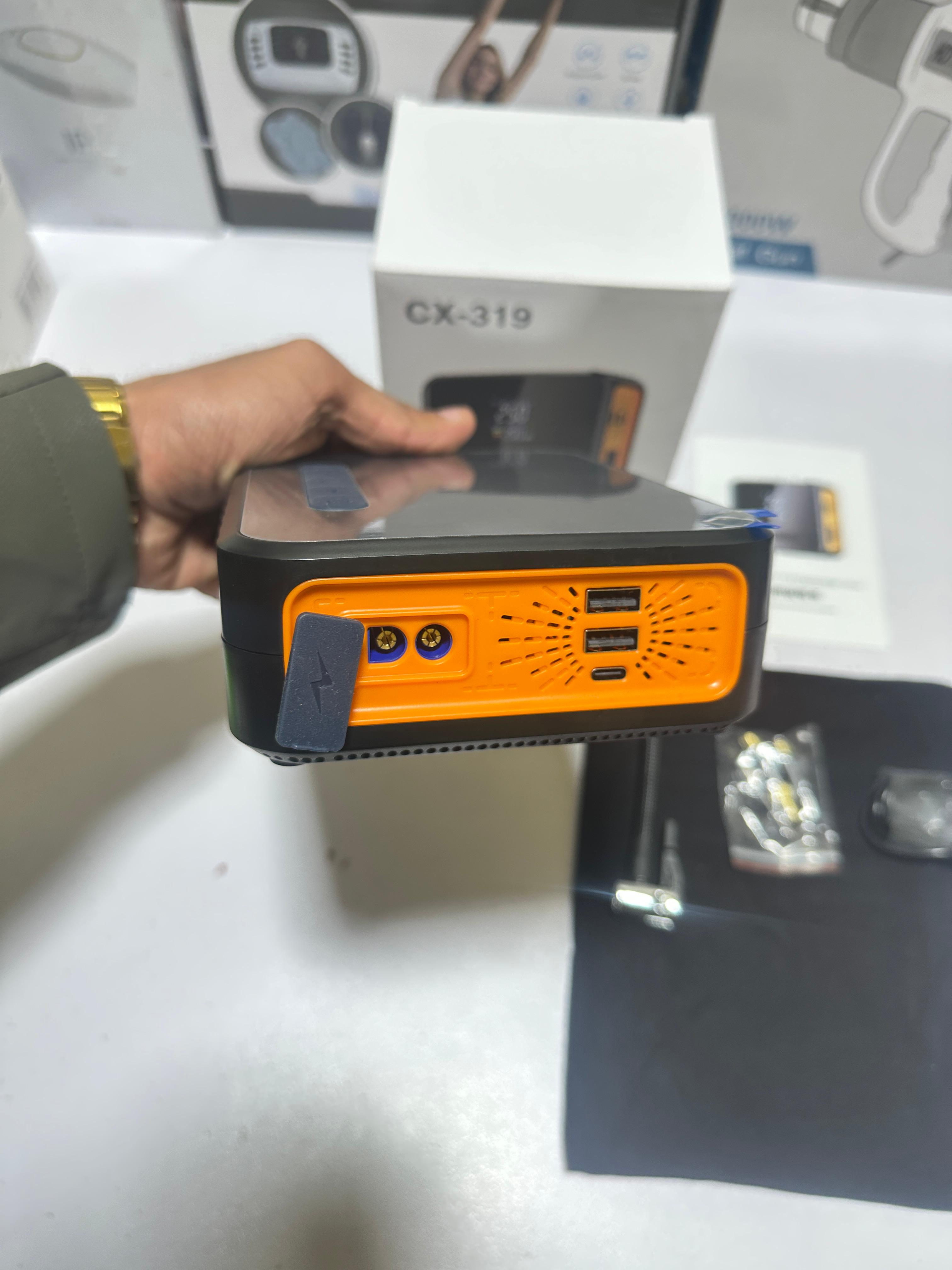 CX‑319 12 V 8000 mAh Portable Car Jump Starter Power Bank USB Air Pump & Flashlight